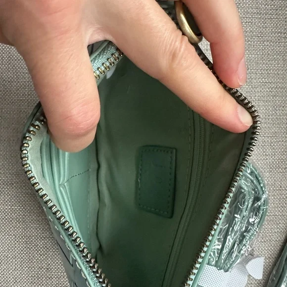 Joy Susan Woven Green Clutch - Picture 2 of 3